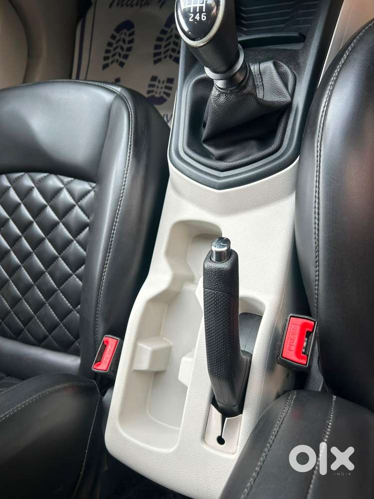 Mahindra Xuv300 Diesel 2024 Showroom Condition
