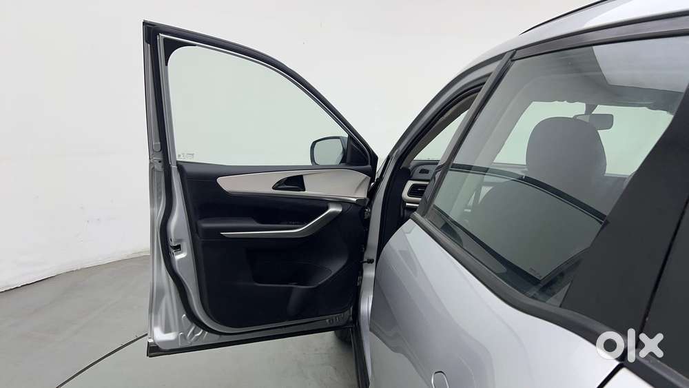 Mahindra Xuv700 2.2 Ax 3 Diesel Mt 7 Str, 2022, Diesel