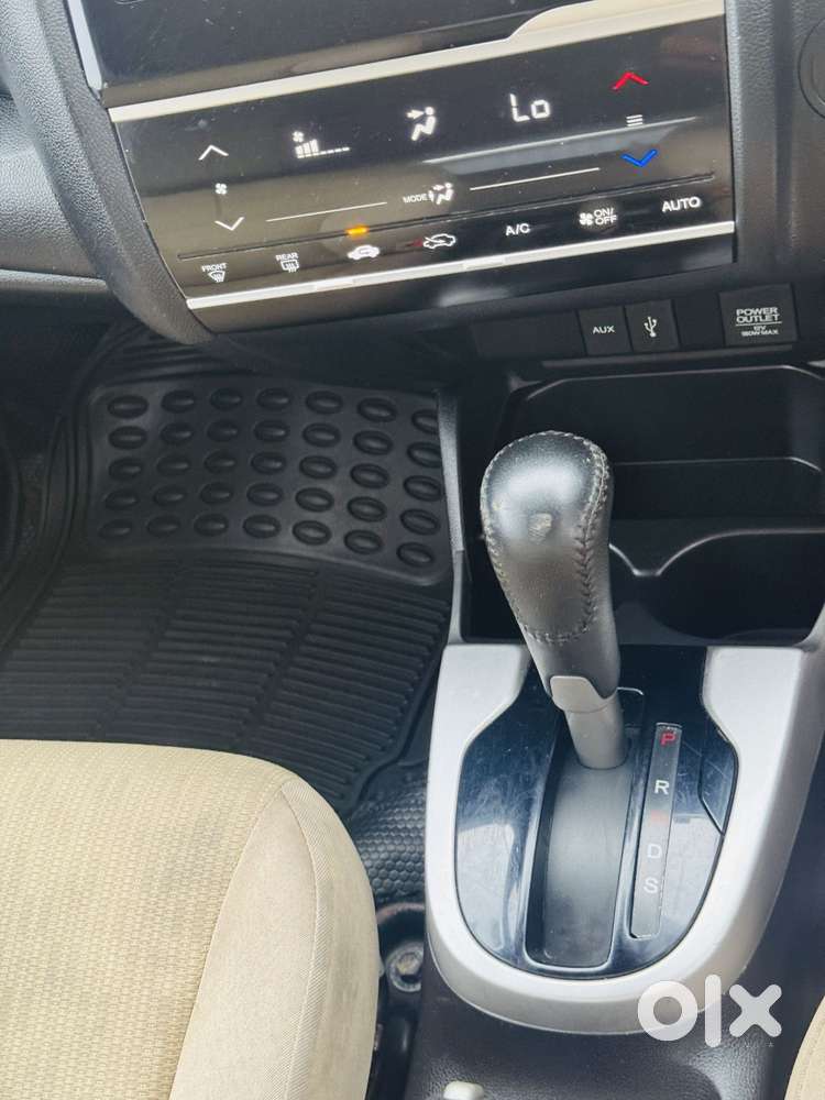 Honda Jazz V Automatic, 2016, Petrol