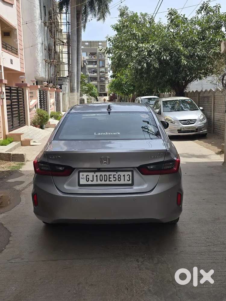 Single Handed Used Car , Dr's Car Clean Interior
