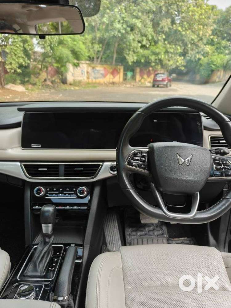 Mahindra Xuv700 2.0 Ax 7 Petrol At Str, 2024, Petrol