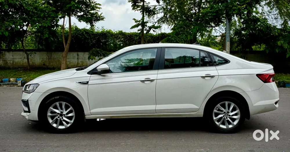 Skoda Slavia Ambition 1.0l Tsi At, 2022, Petrol