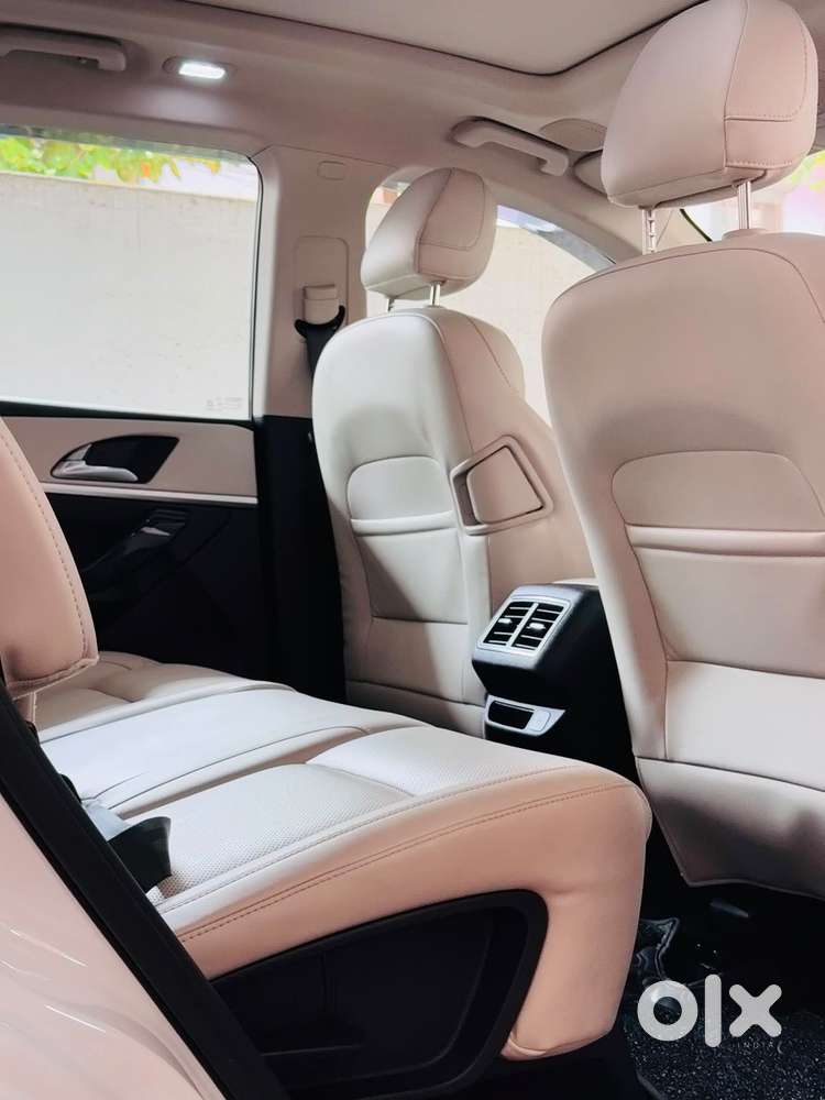 Mahindra Xuv700 2.2 Ax 7 Diesel At Str Awd, 2024, Diesel