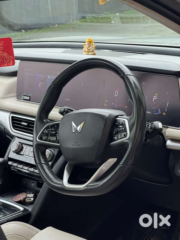 Mahindra Xuv700 2.2 Ax 7 Diesel At Luxury Pack Str Awd, 2022, Electr..
