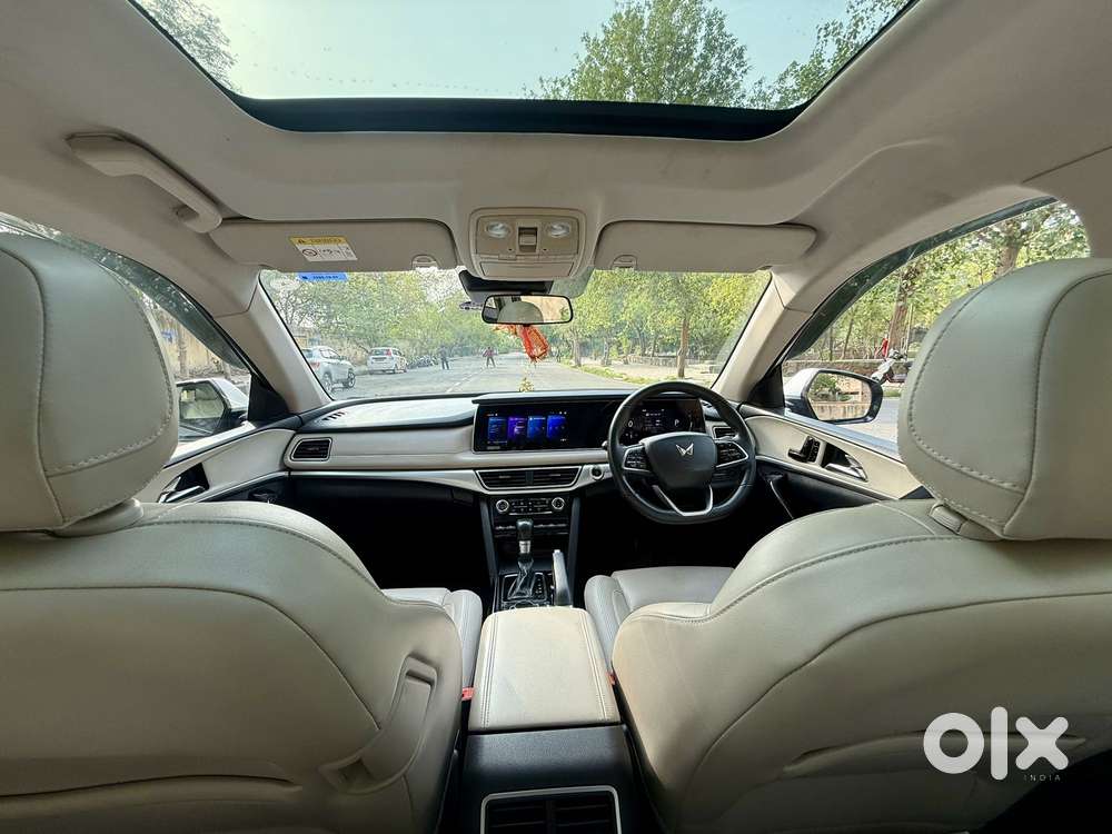 Mahindra Xuv700 2.0 Ax 7 Petrol At Str, 2022, Petrol