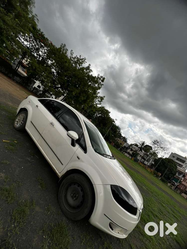 Fiat Linea Emotion 2013 Petrol Manual