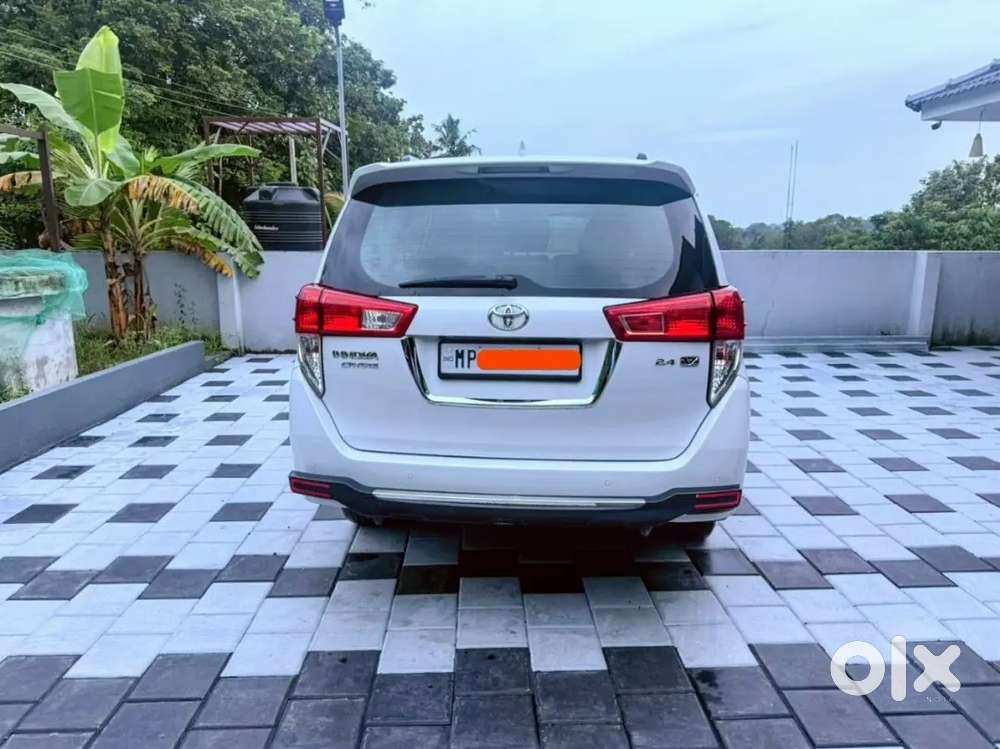 Toyota Innova Crysta 2.4 V 2024 Diesel Manual