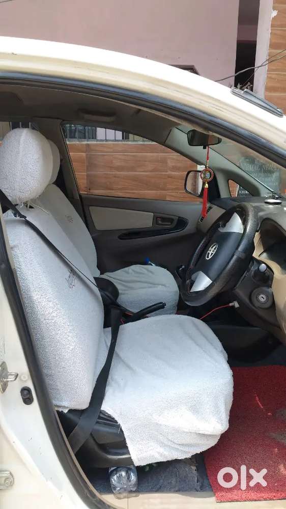 Hum Ek Innova Gadi Bech Rahe Hai