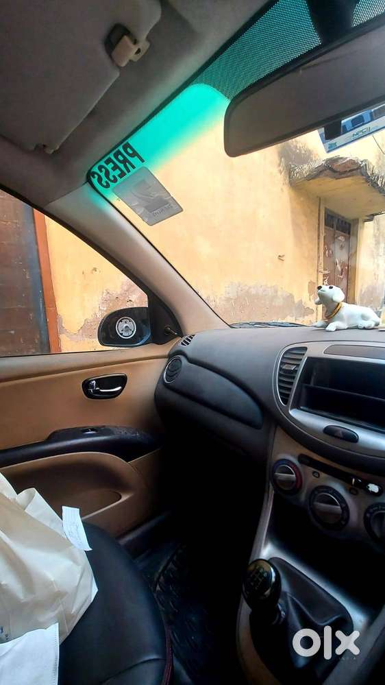 For Sale - Hyundai I-10 (petrol + Cng) Carbon Grey / 'lady Driven Car'