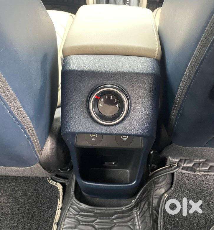 Kia Carens Luxury (o)1.5 Diesel At 7 Str, 2023, Diesel