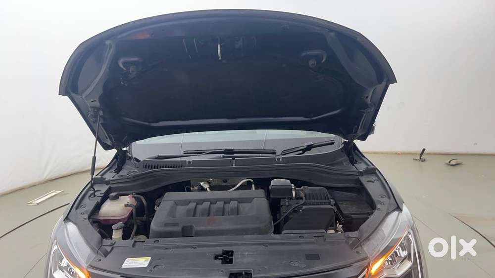 Mahindra Xuv700 2.2 Ax 7 Diesel At Luxury Pack Str Awd, 2022, Diesel