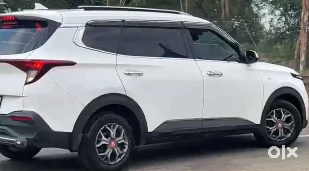 Kia Carens 2022 Petrol 14000 Km Driven