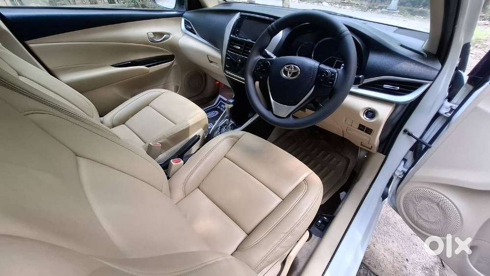 Toyota Yaris V Cvt, 2018, Petrol
