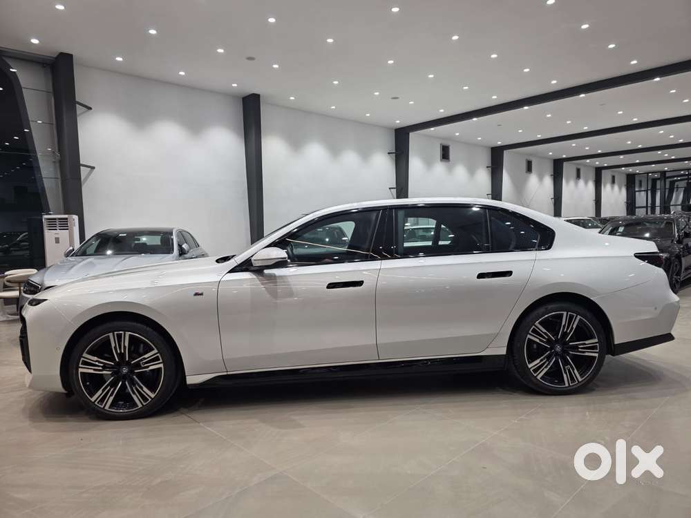 Bmw I7 Xdrive60, 2023, Electric