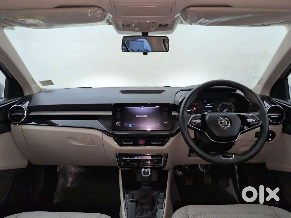 Skoda Slavia Ambition 1.0l Tsi Mt, 2023, Petrol