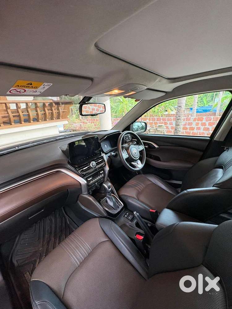 Toyota Urban Cruiser Hyryder 7 Seater 2024 Cng & Hybrids 17000 Km Driv