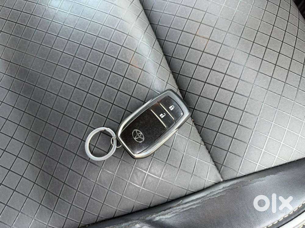 Toyota Innova Crysta 2.4 V 8 Str, 2016, Diesel