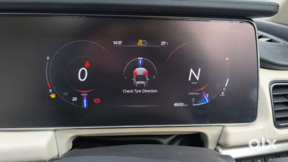 Mahindra Xuv700 2.0 Ax 5 Petrol Mt 7 Str, 2022, Petrol