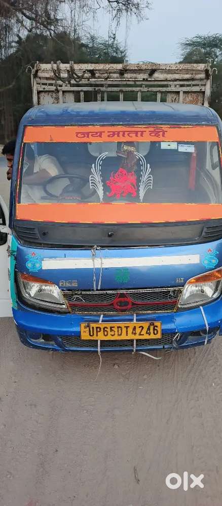 Ek Hath Chli Hai Sab Kuch Thik Hai Chla Ke Dekh Skte Hai