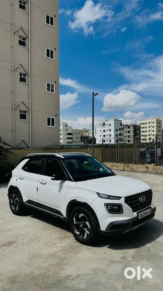 Hyundai Venue 2020 Petrol Well Maintained