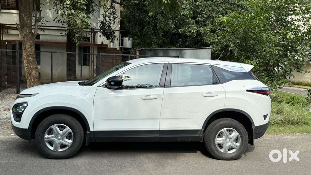 Tata Harrier Less Driven Car With Company Servise Record