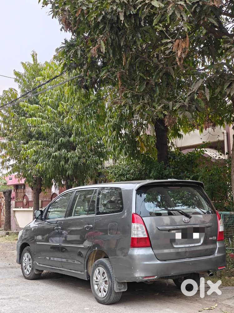 Toyota Innova 2012 Grey Color First Hand Well Maintained