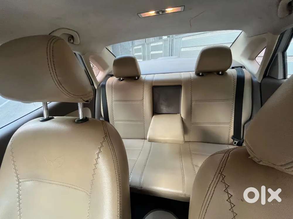 Skoda Rapid Elegance 2012 Topend