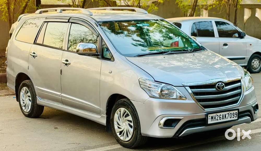 Brand: Toyota 
Model : Innova 2.5g 8seater

Fuel : Deisel :