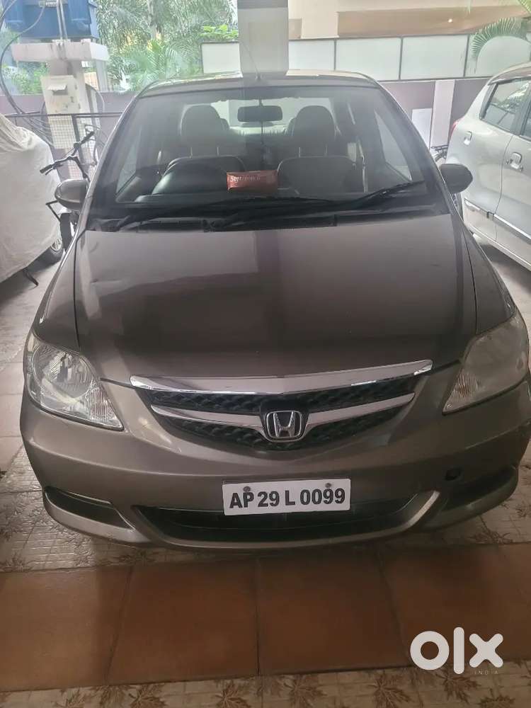 Honda City Zx 2006 Petrol Well Maintained.