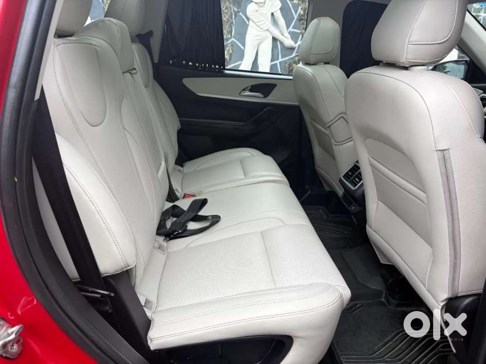 Mahindra Xuv700 2.0 Ax 7 Petrol At Str, 2023, Petrol