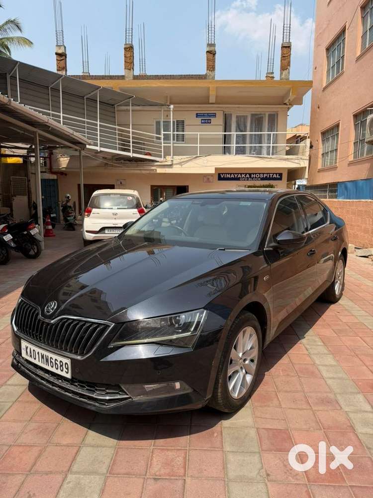 Skoda Superb 2016 Petrol 61000 Km Driven