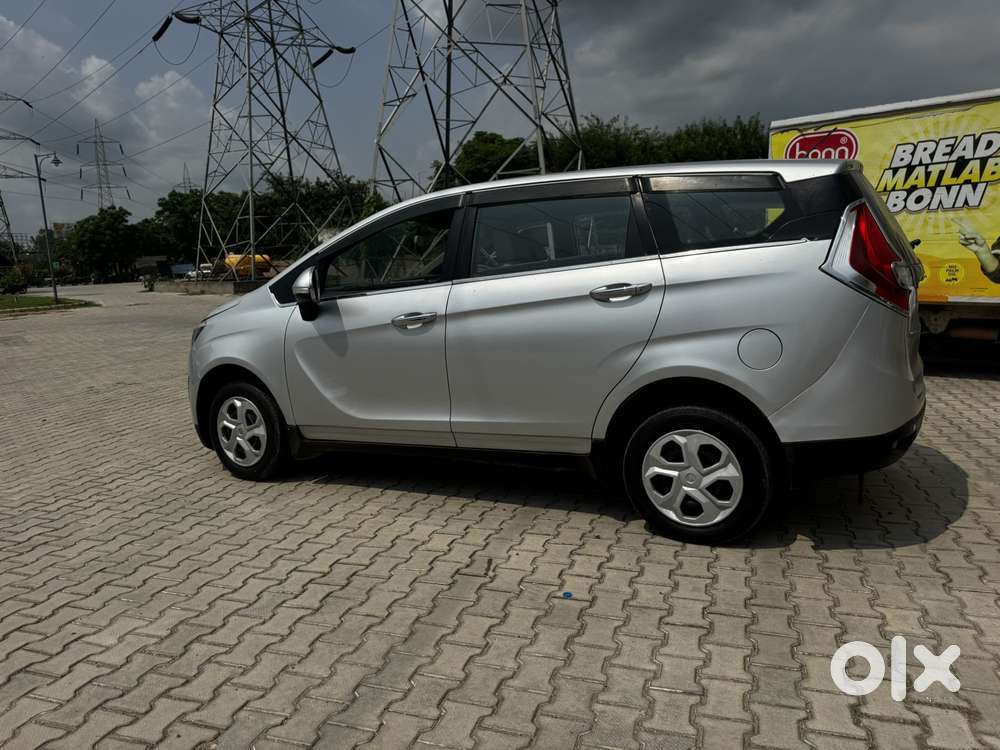 Mahindra Marazzo M4, 2018, Diesel
