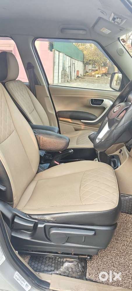 Mahindra Tuv 300 T10 Dual Tone, 2018, Diesel