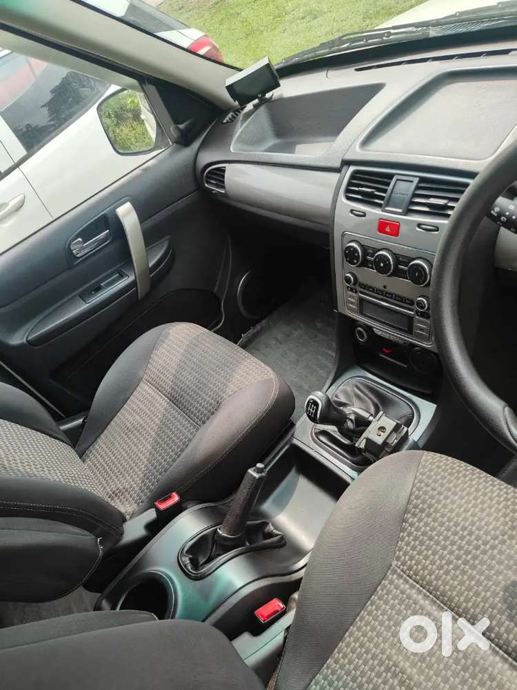 Tata Safari Storme 2015