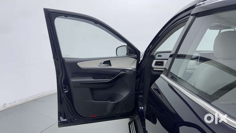 Mahindra Xuv700 2.0 Ax 7 Petrol At Luxury Pack Str, 2024, Petrol