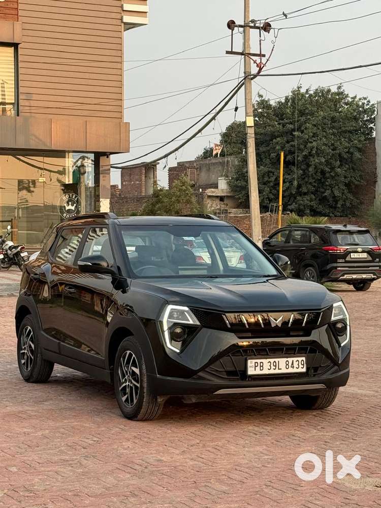 Mahindra Xuv300 W8 Amt Diesel, 2024, Diesel