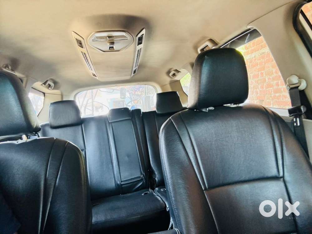 Mahindra Marazzo M2 8 Seater Diesel 2018