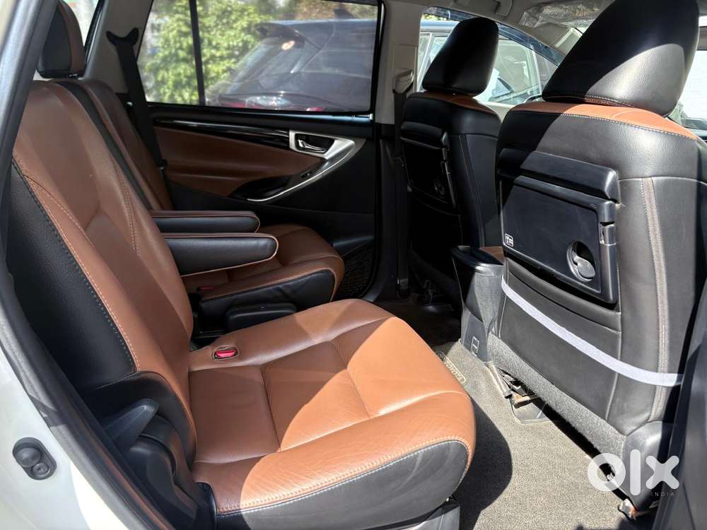 Toyota Innova Crysta 2.7 V, 2023, Petrol