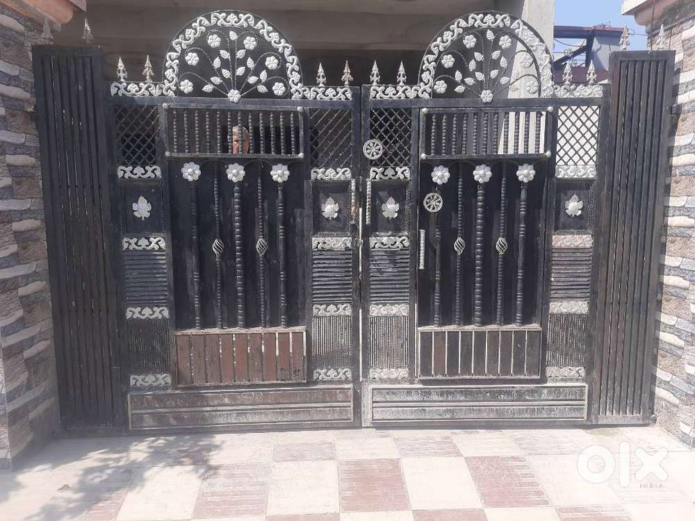 Iron Gate sell Total 12 foot gate 6,6 foot same and one small gate In