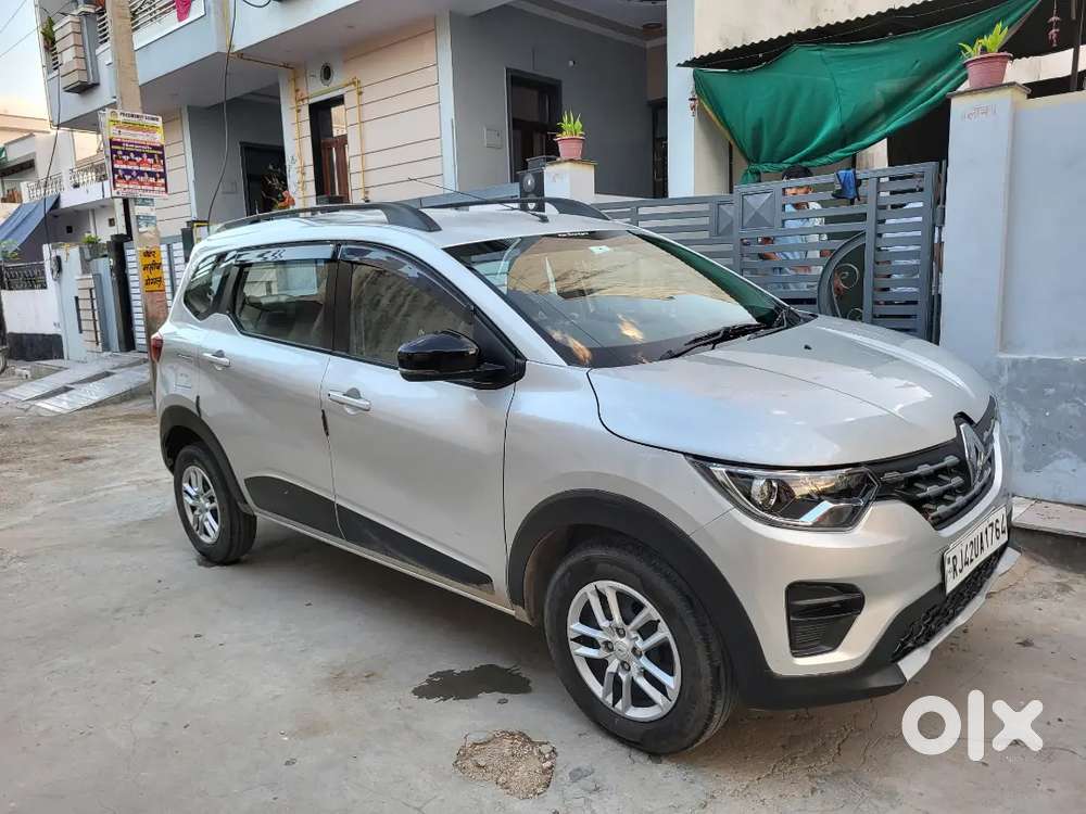 Renault 7-seater Car Showroom Condition