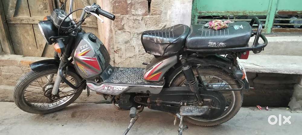Paiso ki arjent jarurat hai - Motorcycles in Islam Ganj, Fatehpur