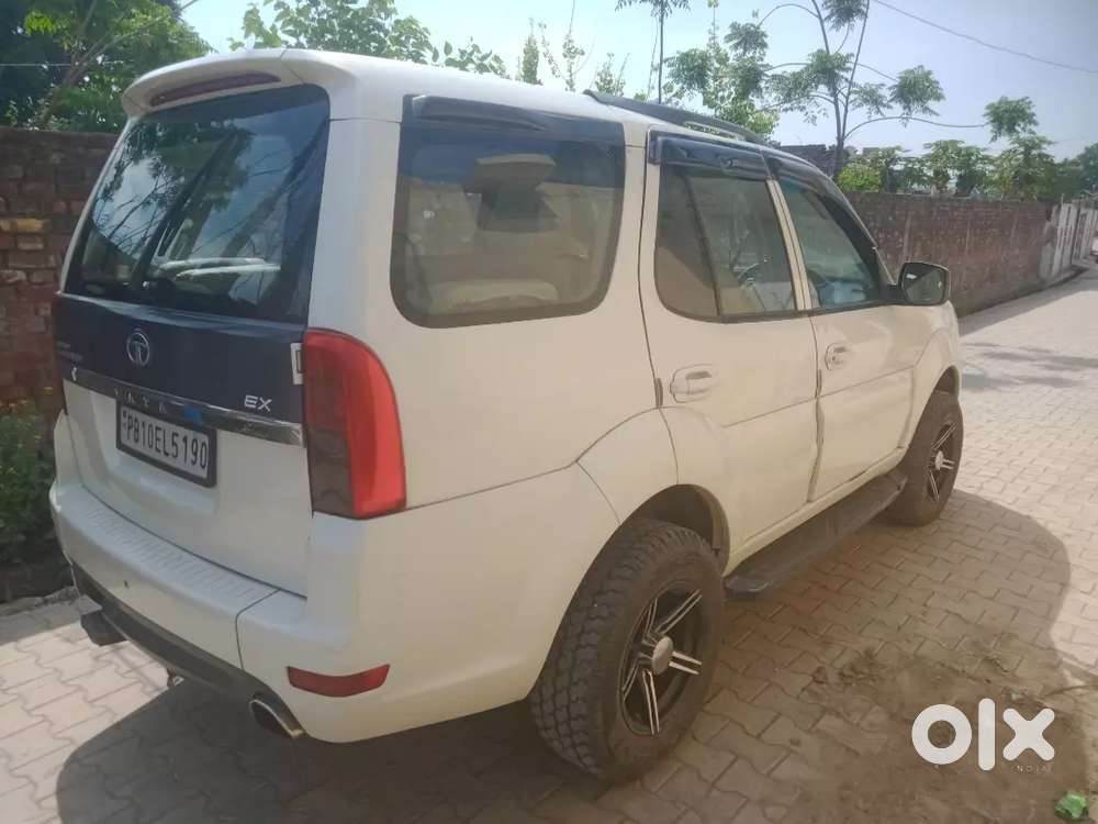 Tata Safari Storme 2013
