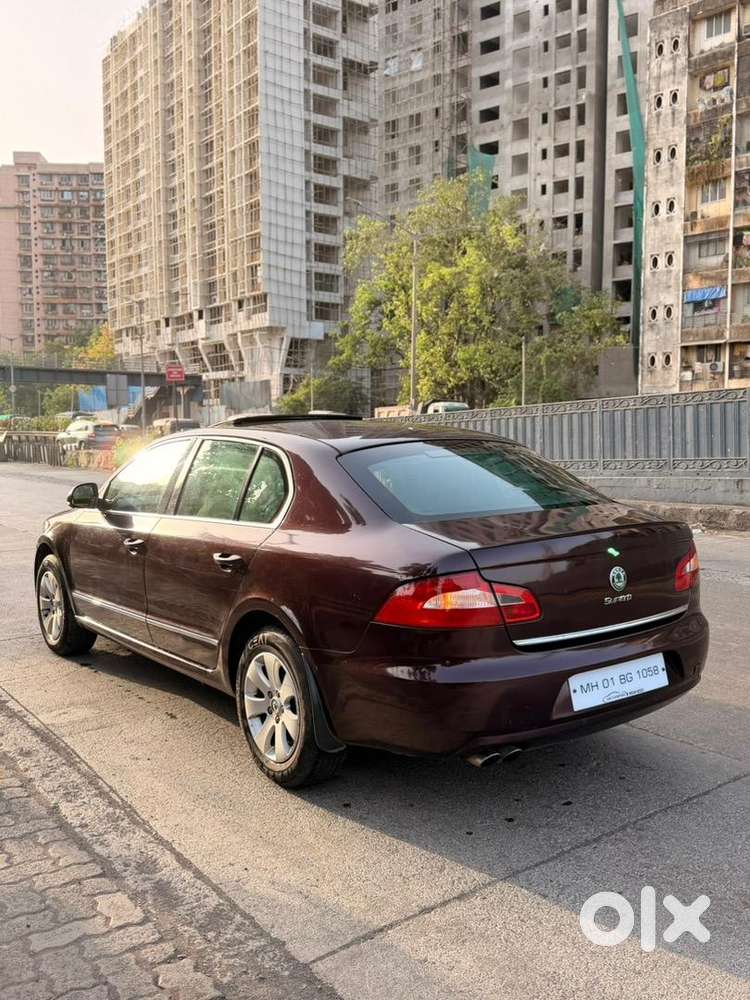 Skoda Superb 2013 Petrol 95000 Km Driven