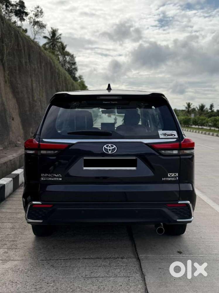 Toyota Innova Hycross 2.0 Vx (o) Hybrid 7 Str, 2025, Petrol