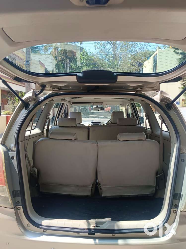 Toyota Innova 2004-2011 2.5 V Diesel 7-seater, 2010, Diesel