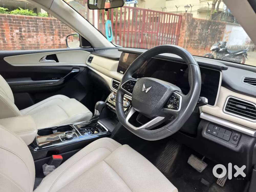 Mahindra Xuv700 2.2 Ax 7 Diesel At Luxury Pack Str, 2022, Diesel