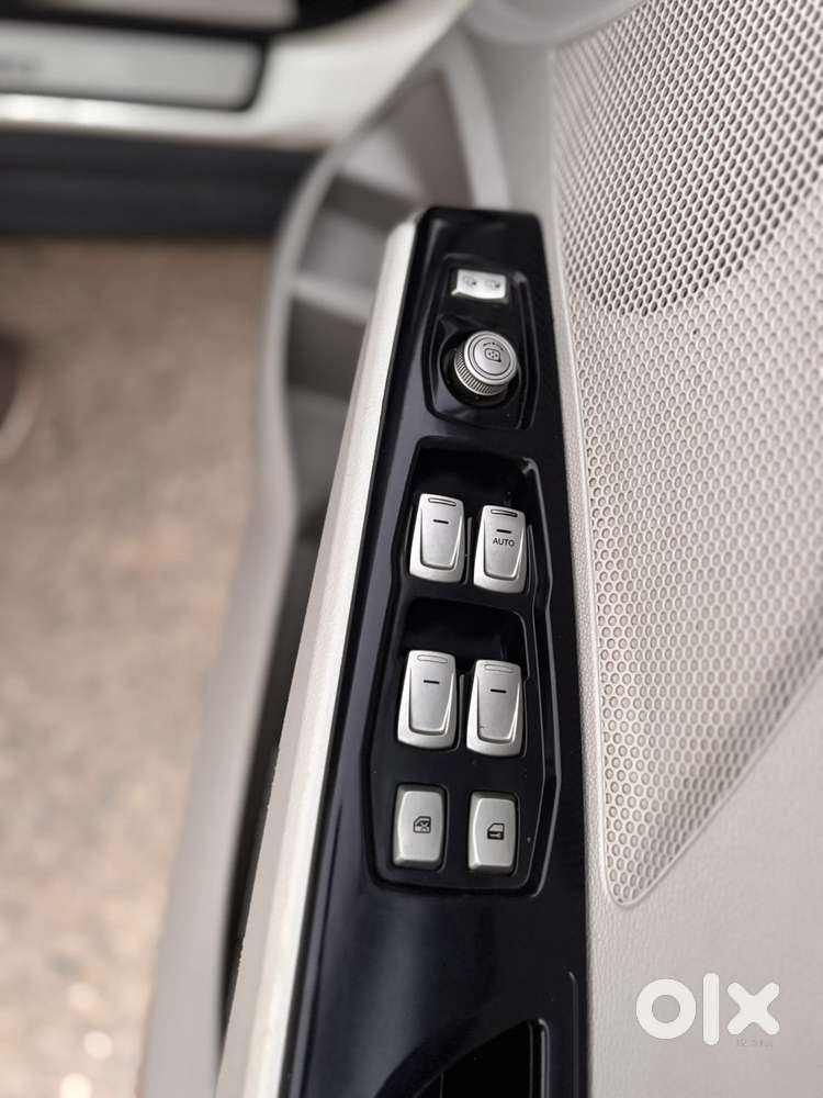 Mahindra Xuv300 W8, 2021, Petrol