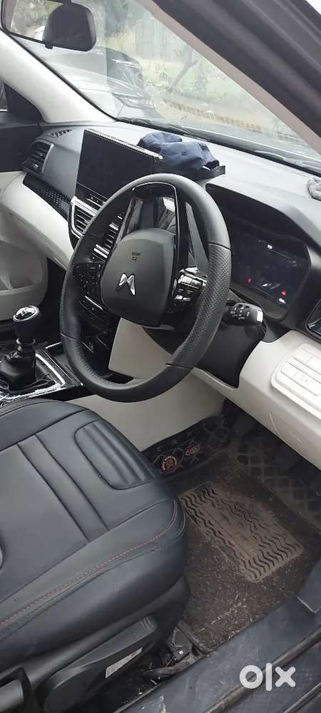 Mahindra Xuv 3xo 2025 Petrol 8100 Km Driven