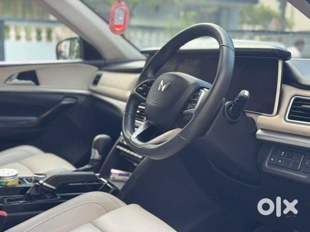 Mahindra Xuv700 2.0 Ax 7 Petrol At Str, 2023, Petrol