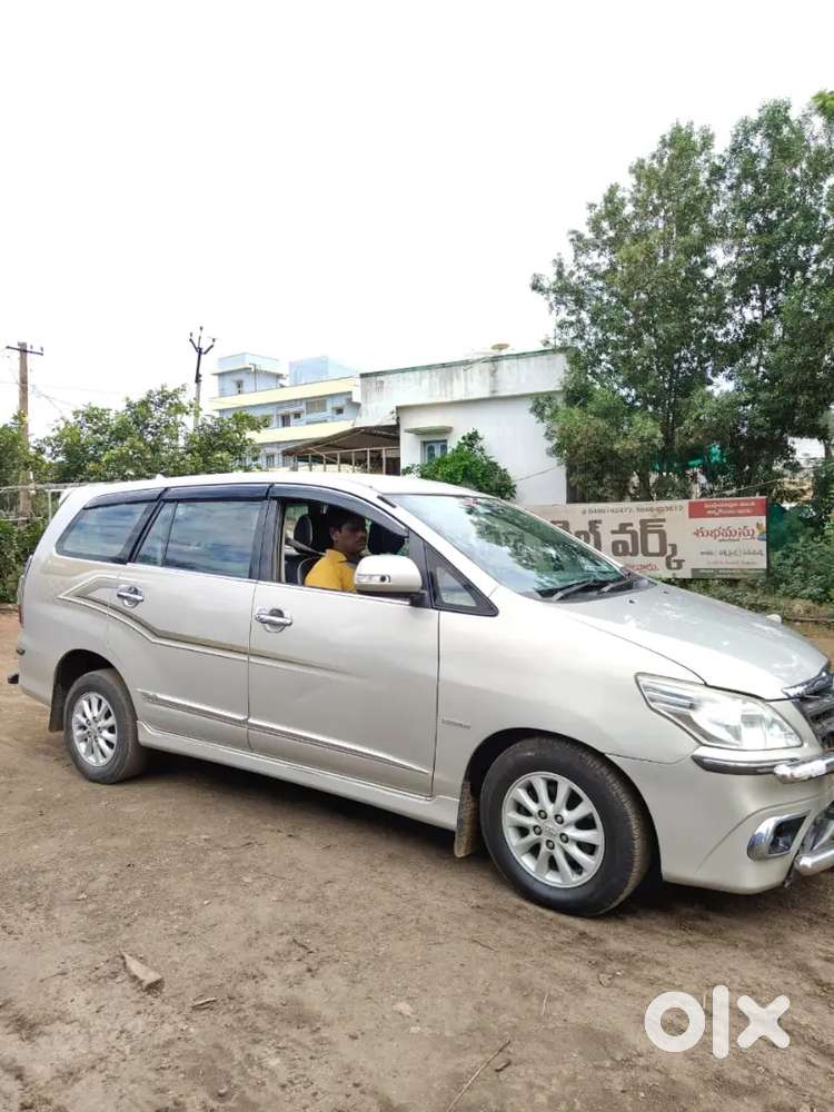 Toyota Innova 2014 Diesel 288600 Km Driven